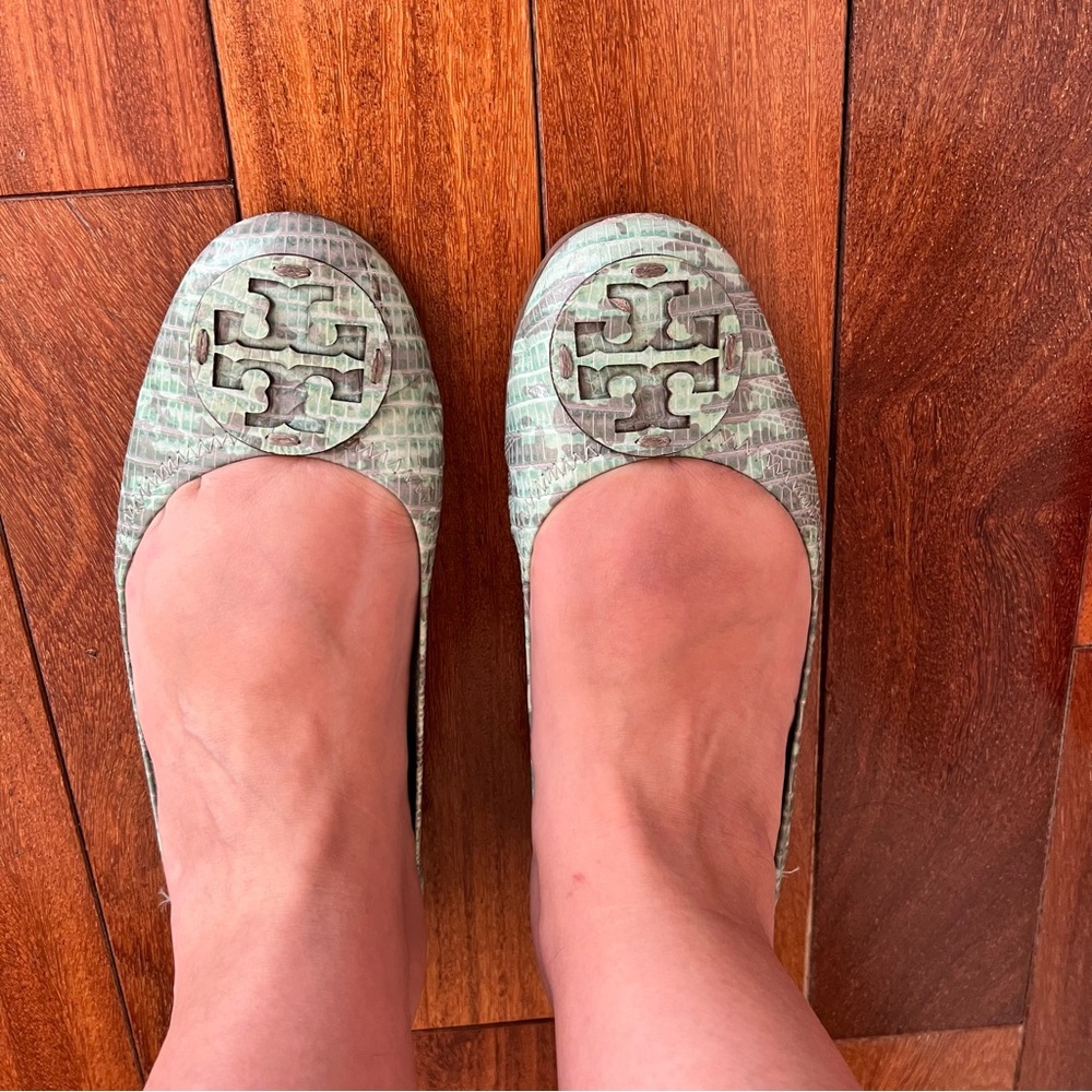 Tory Burch Reva Ballet Flats in Shiny Karung Print Size 8 - Picture 7 of 7